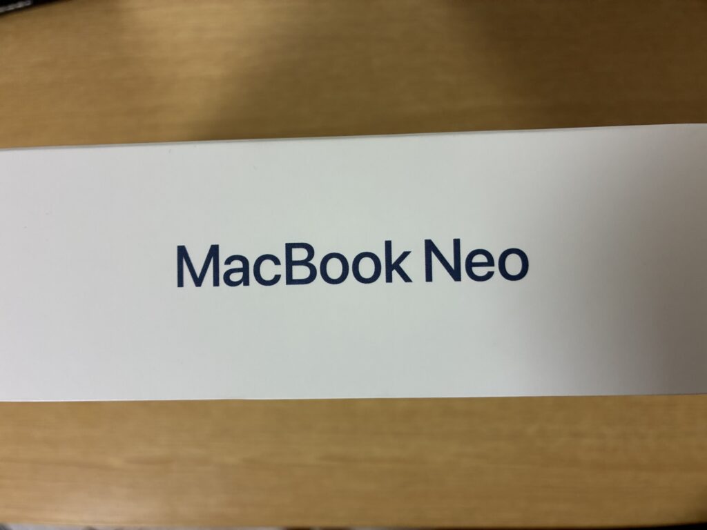 MacBook Neo インディゴ　箱