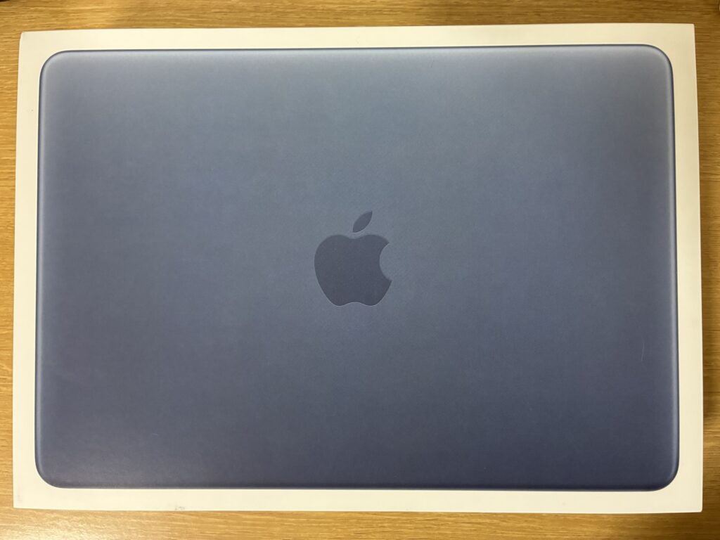 MacBook Neo インディゴ　箱